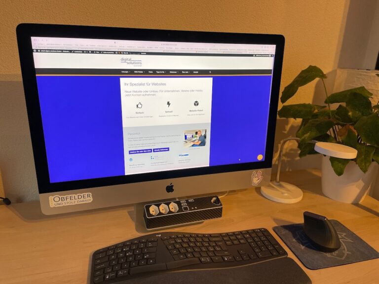 Was wird für eine eigene Website benötigt?